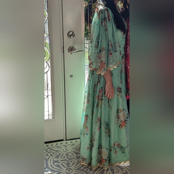 Green One Shoulder Floral Gold Accent Dress - Picture 3 of 4